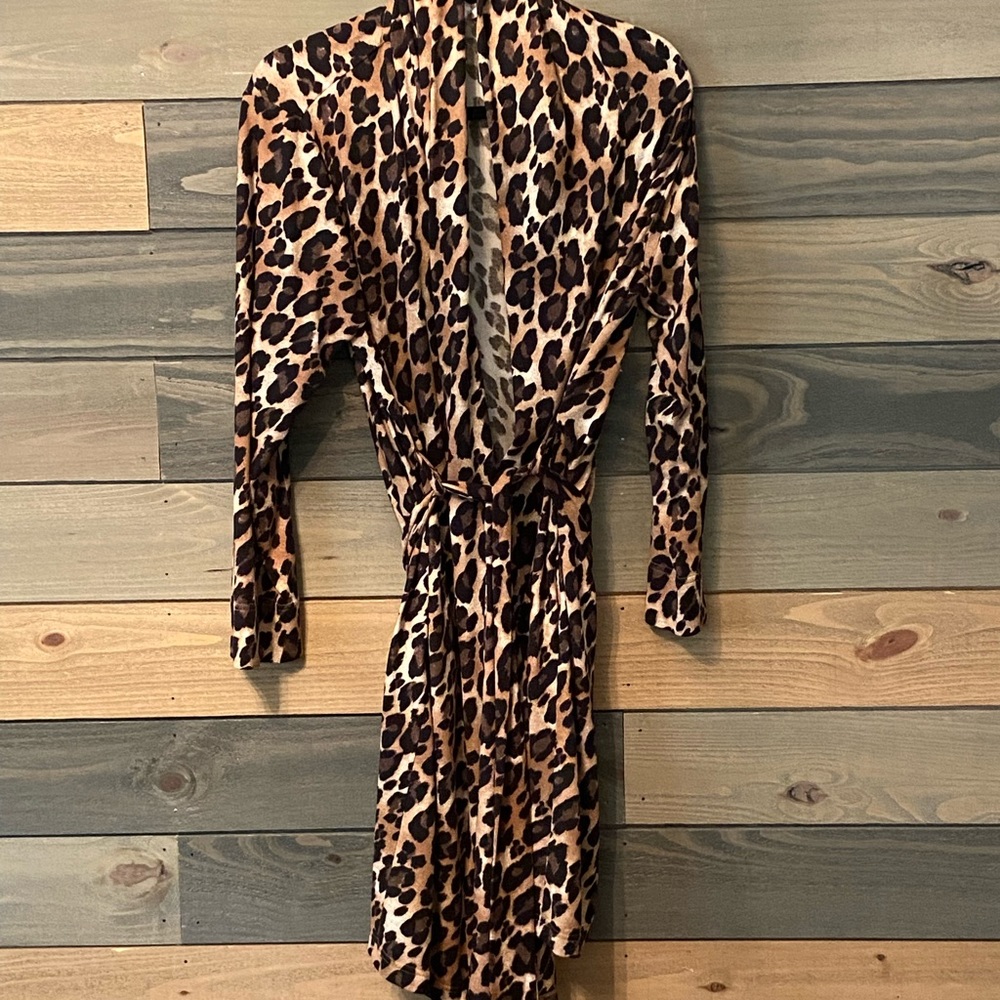 N Natori leopard robe size M- great condition!